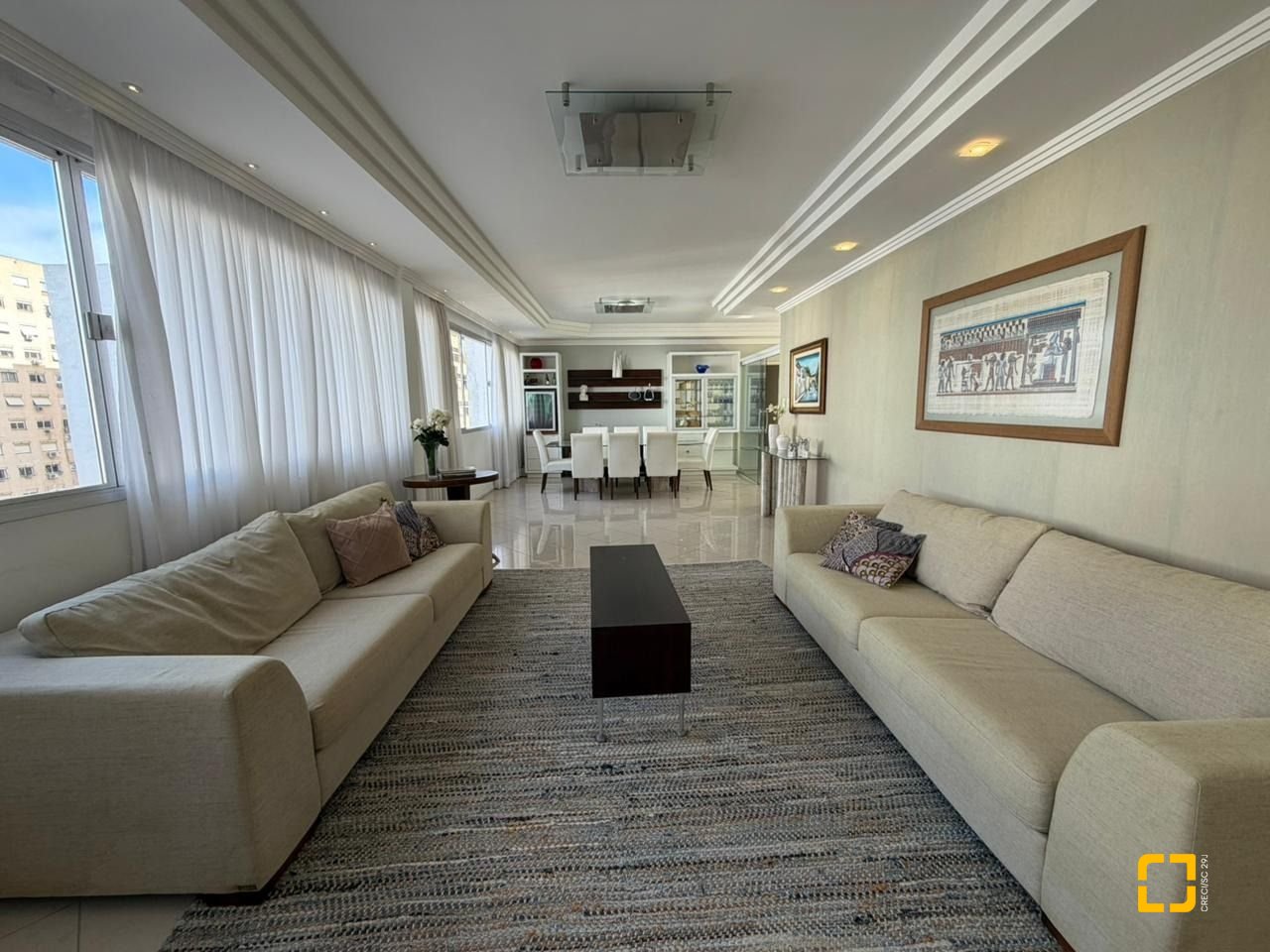 Apartamento com 218m², 6 quartos (sendo 2 suítes), 2 garagens, no bairro Centro em Florianópolis