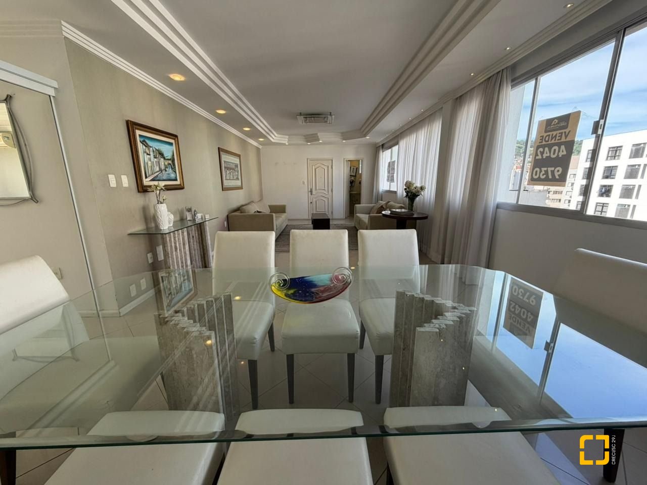 Apartamento com 218m², 6 quartos (sendo 2 suítes), 2 garagens, no bairro Centro em Florianópolis