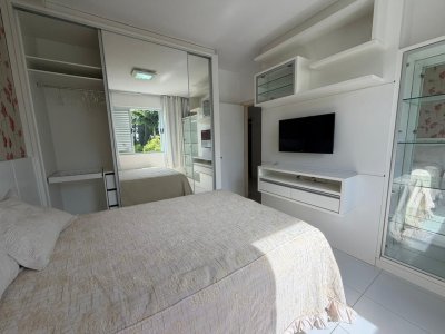 Apartamento com 218m², 6 quartos (sendo 2 suítes), 2 garagens, no bairro Centro em Florianópolis