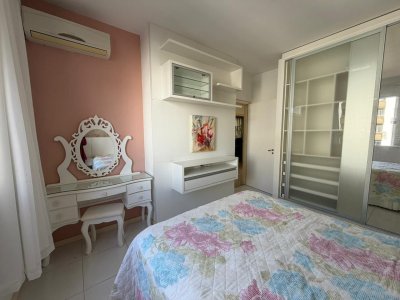Apartamento com 218m², 6 quartos (sendo 2 suítes), 2 garagens, no bairro Centro em Florianópolis