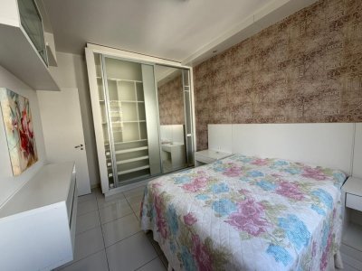 Apartamento com 218m², 6 quartos (sendo 2 suítes), 2 garagens, no bairro Centro em Florianópolis