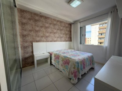 Apartamento com 218m², 6 quartos (sendo 2 suítes), 2 garagens, no bairro Centro em Florianópolis