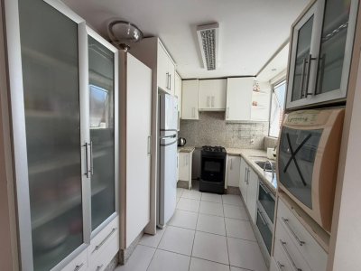 Apartamento com 218m², 6 quartos (sendo 2 suítes), 2 garagens, no bairro Centro em Florianópolis