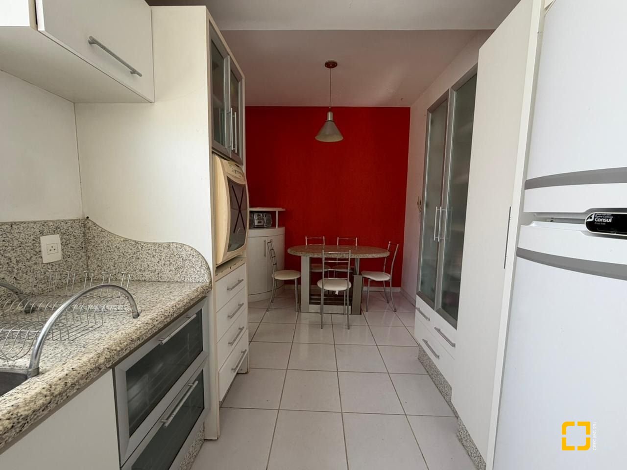 Apartamento com 218m², 6 quartos (sendo 2 suítes), 2 garagens, no bairro Centro em Florianópolis
