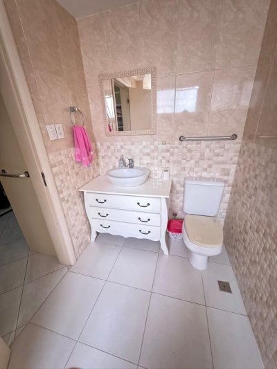 Apartamento com 218m², 6 quartos (sendo 2 suítes), 2 garagens, no bairro Centro em Florianópolis