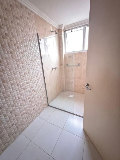 Apartamento com 218m², 6 quartos (sendo 2 suítes), 2 garagens, no bairro Centro em Florianópolis