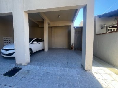 Apartamento com 81m², 5 quartos (sendo 2 suítes), 1 garagem, no bairro Balneário em Florianópolis