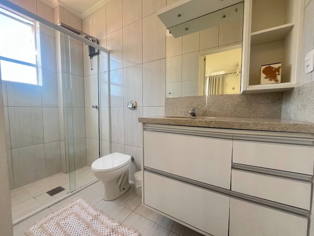 Apartamento com 81m², 5 quartos (sendo 2 suítes), 1 garagem, no bairro Balneário em Florianópolis