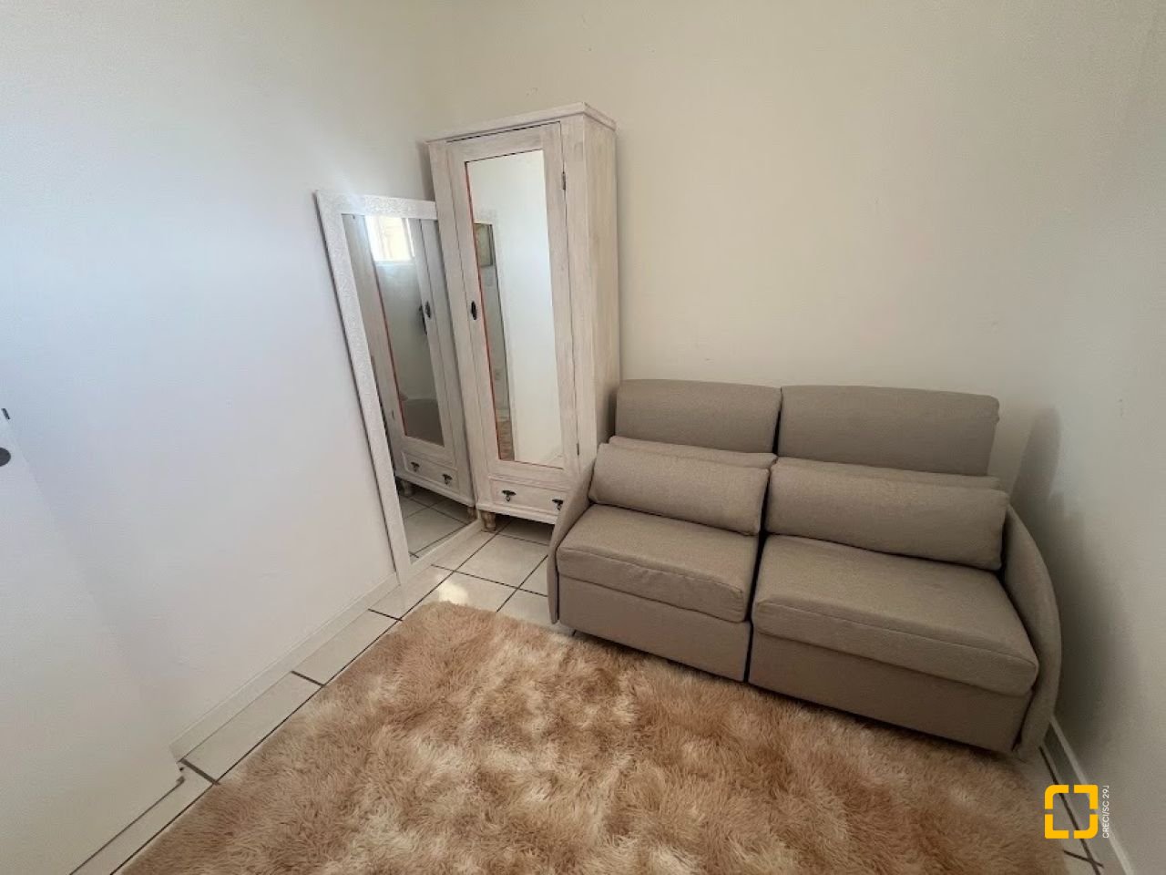 Apartamento com 81m², 5 quartos (sendo 2 suítes), 1 garagem, no bairro Balneário em Florianópolis