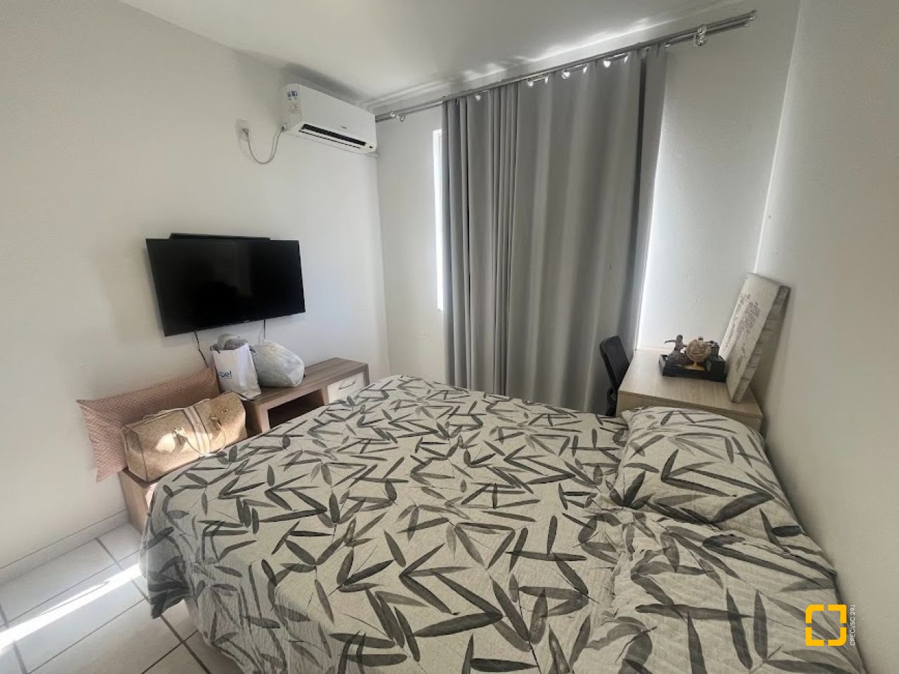 Apartamento com 81m², 5 quartos (sendo 2 suítes), 1 garagem, no bairro Balneário em Florianópolis