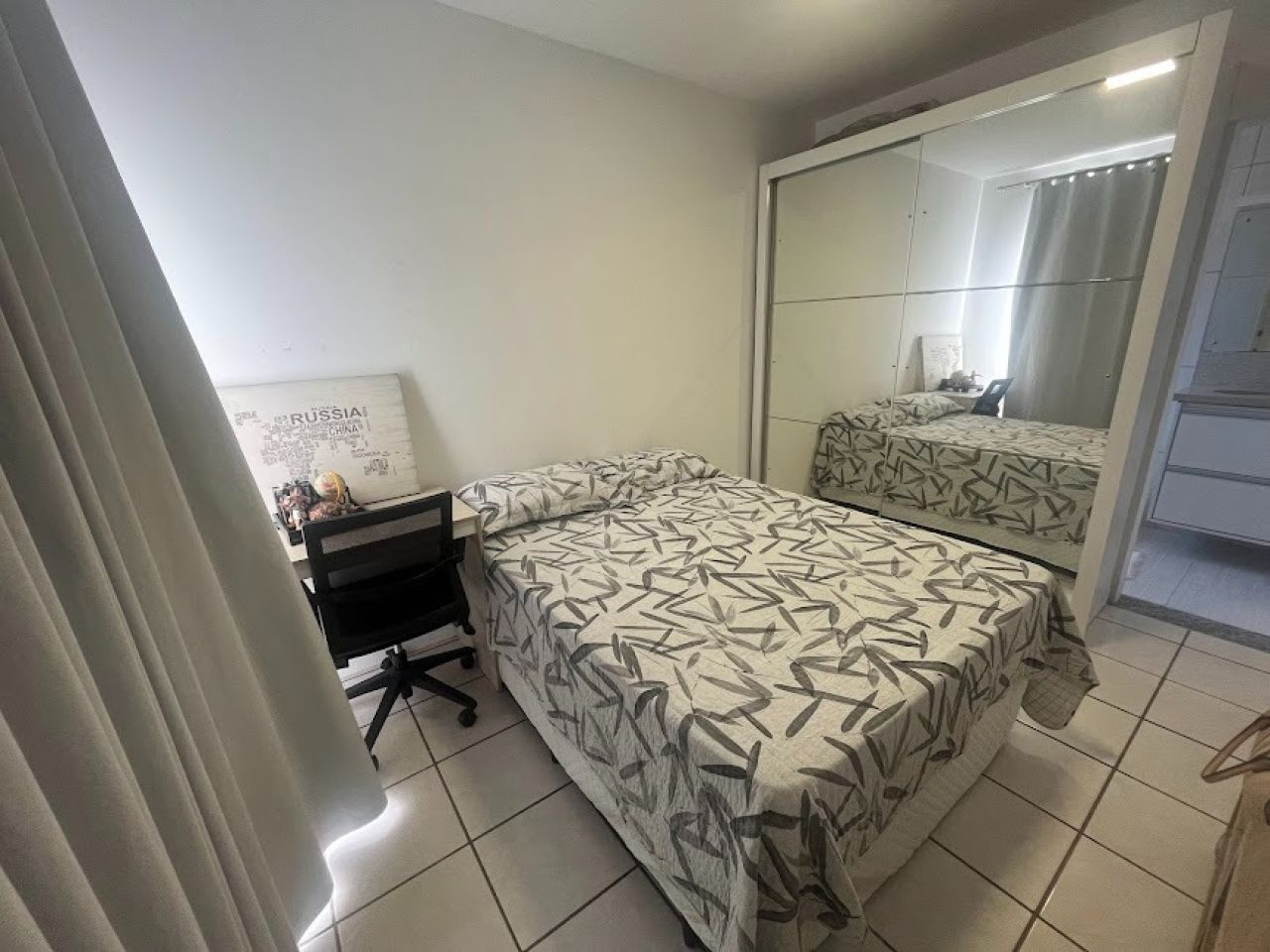 Apartamento com 81m², 5 quartos (sendo 2 suítes), 1 garagem, no bairro Balneário em Florianópolis
