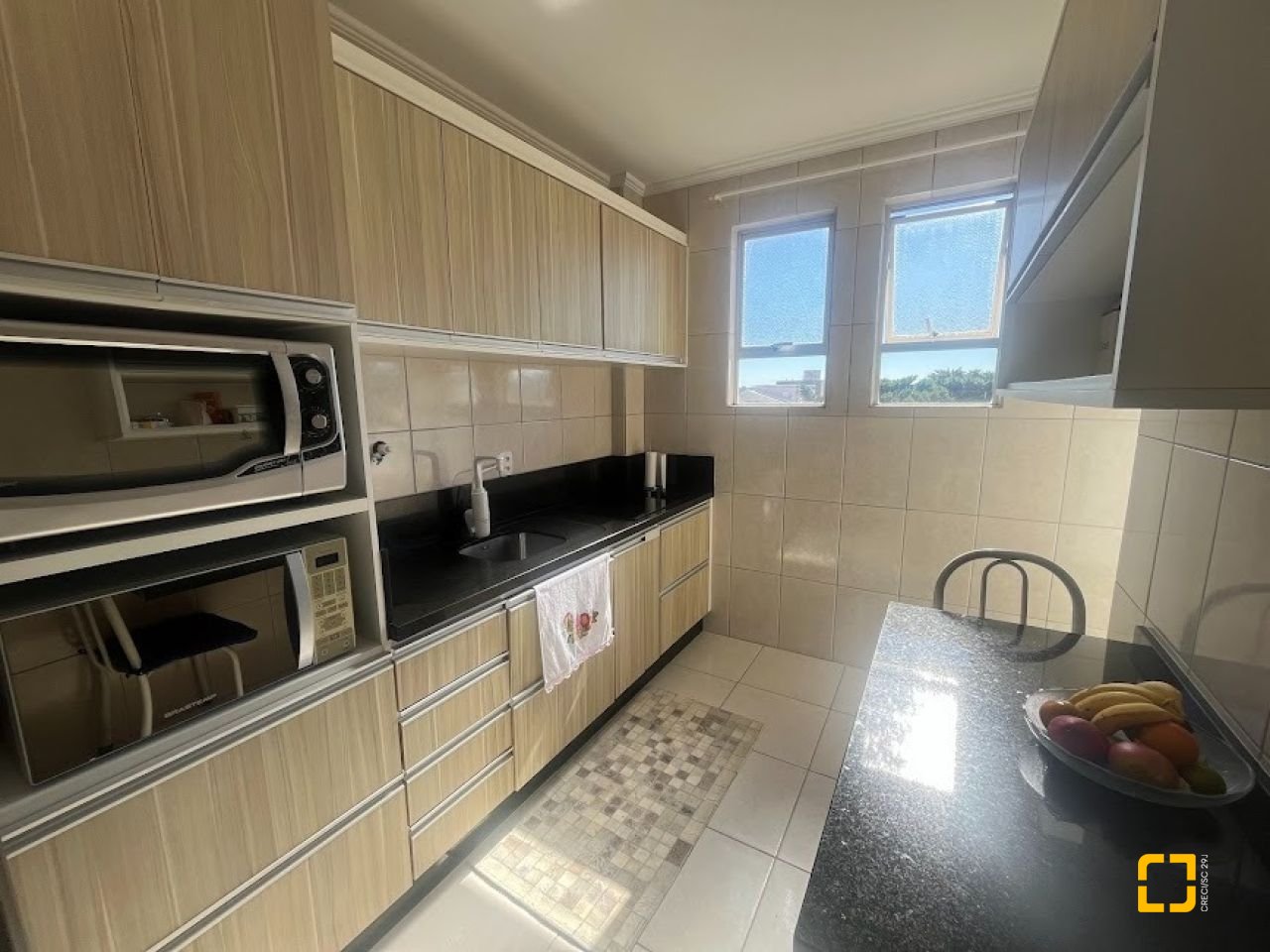 Apartamento com 81m², 5 quartos (sendo 2 suítes), 1 garagem, no bairro Balneário em Florianópolis