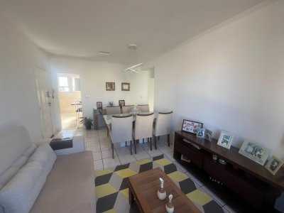Apartamento com 81m², 5 quartos (sendo 2 suítes), 1 garagem, no bairro Balneário em Florianópolis