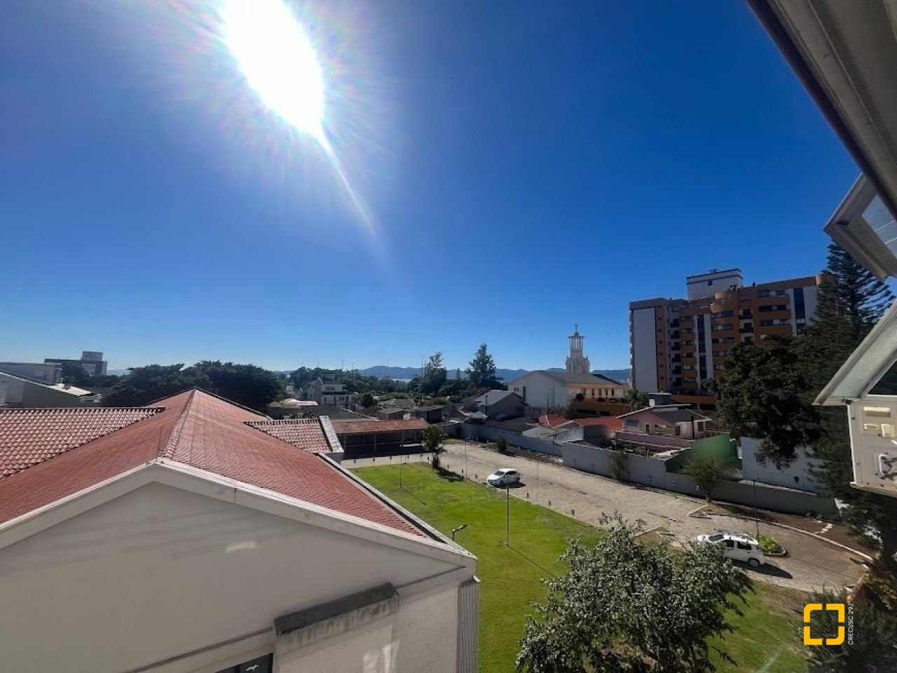 Apartamento com 81m², 5 quartos (sendo 2 suítes), 1 garagem, no bairro Balneário em Florianópolis