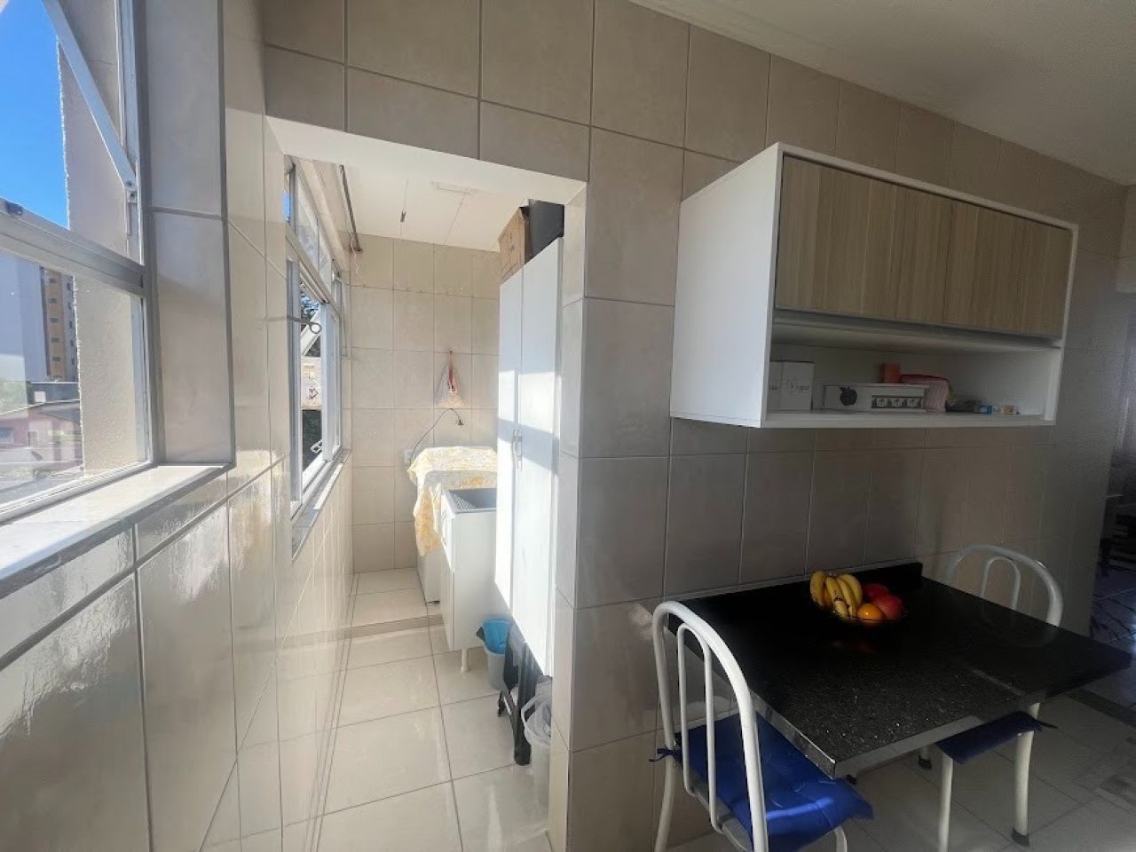 Apartamento com 81m², 5 quartos (sendo 2 suítes), 1 garagem, no bairro Balneário em Florianópolis