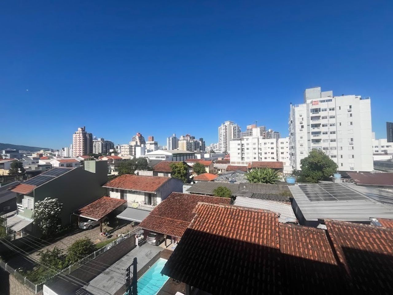 Apartamento com 81m², 5 quartos (sendo 2 suítes), 1 garagem, no bairro Balneário em Florianópolis