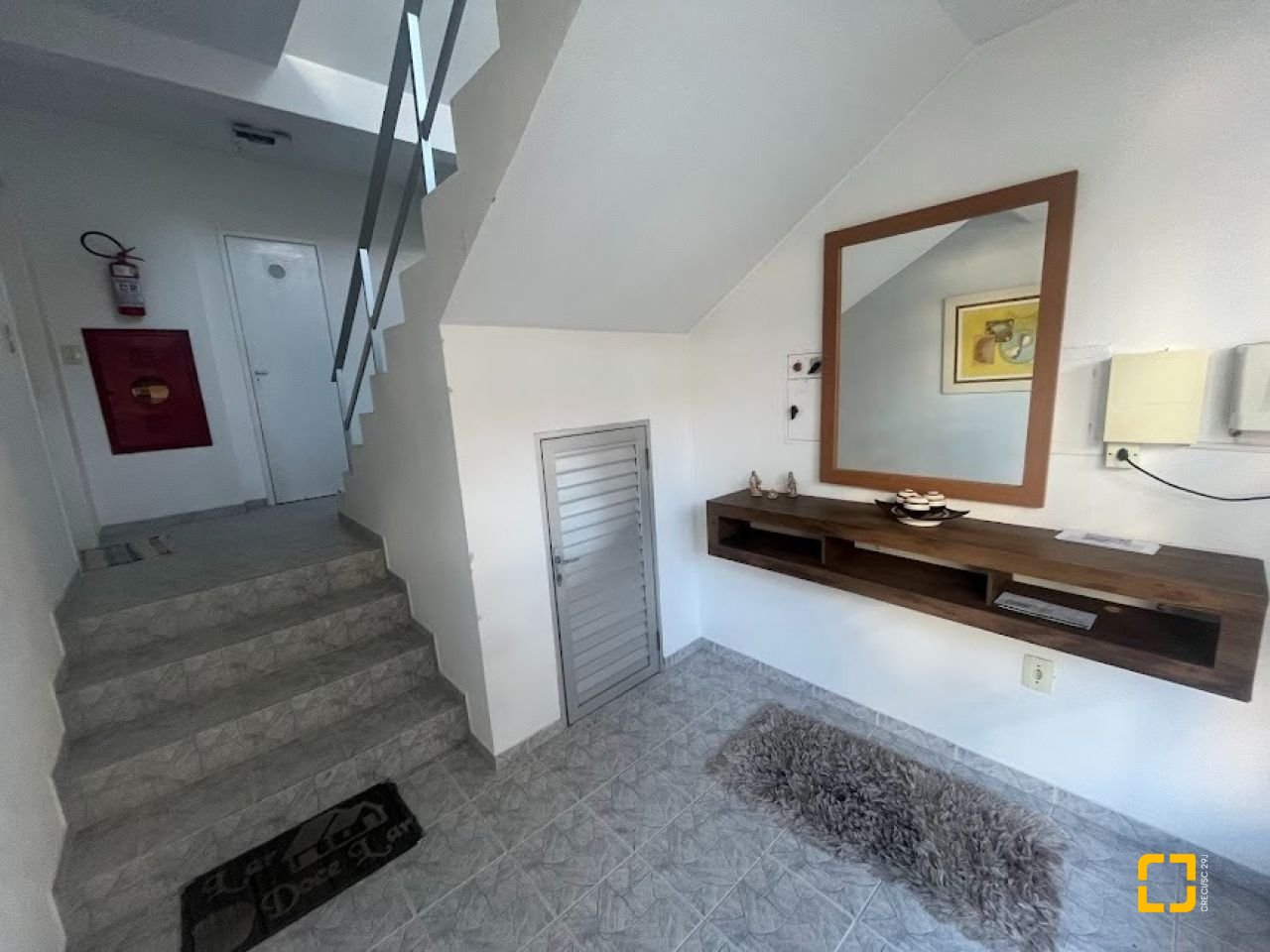 Apartamento com 81m², 5 quartos (sendo 2 suítes), 1 garagem, no bairro Balneário em Florianópolis