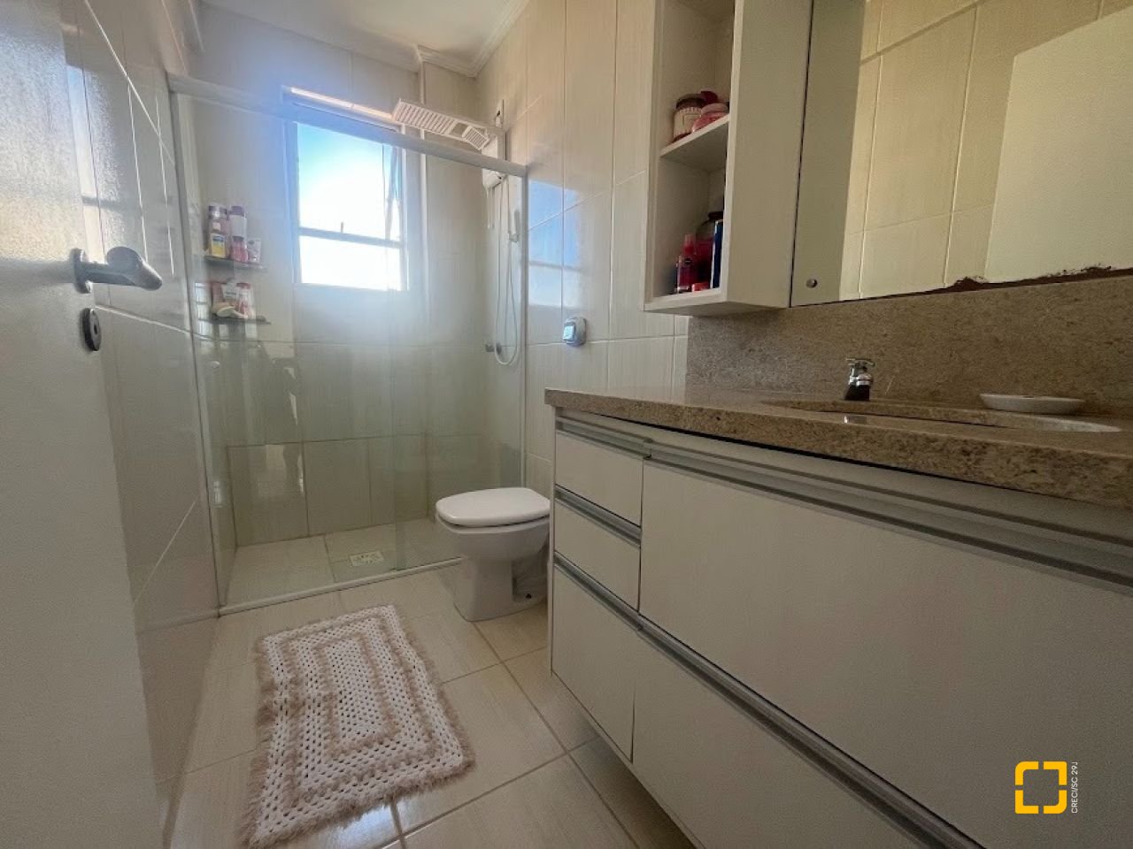 Apartamento com 81m², 5 quartos (sendo 2 suítes), 1 garagem, no bairro Balneário em Florianópolis