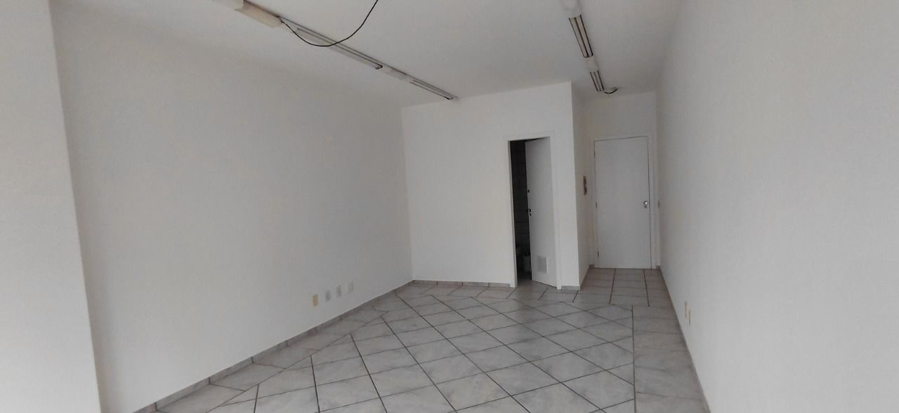 Sala com 30m², 1 garagem, no bairro Centro em Florianópolis
