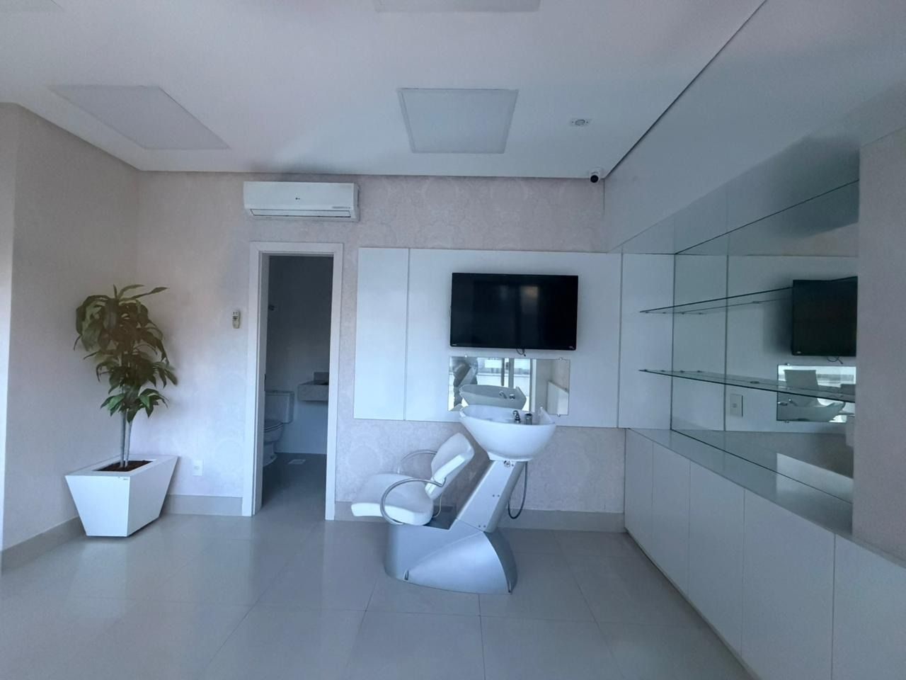 Apartamento com 68m², 3 quartos (sendo 1 suíte), 2 garagens, no bairro Centro em Florianópolis