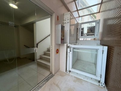 Apartamento com 68m², 3 quartos (sendo 1 suíte), 2 garagens, no bairro Centro em Florianópolis