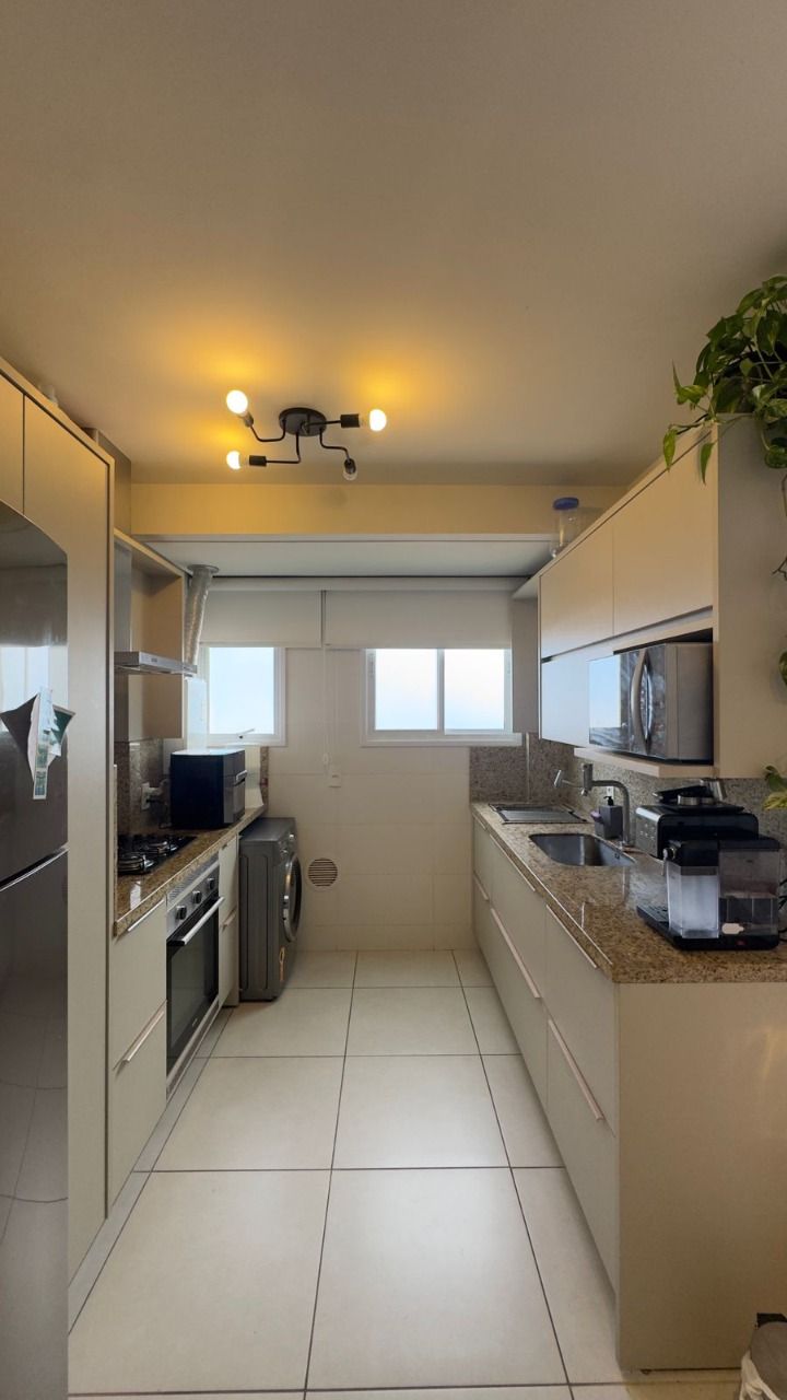 Apartamento com 68m², 3 quartos (sendo 1 suíte), 2 garagens, no bairro Centro em Florianópolis