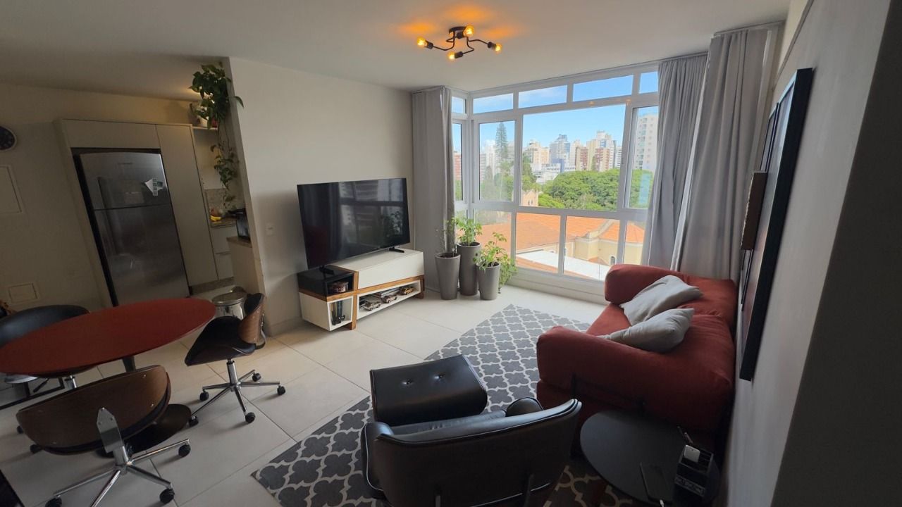 Apartamento com 68m², 3 quartos (sendo 1 suíte), 2 garagens, no bairro Centro em Florianópolis