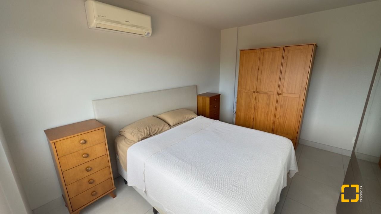 Apartamento com 68m², 3 quartos (sendo 1 suíte), 2 garagens, no bairro Centro em Florianópolis