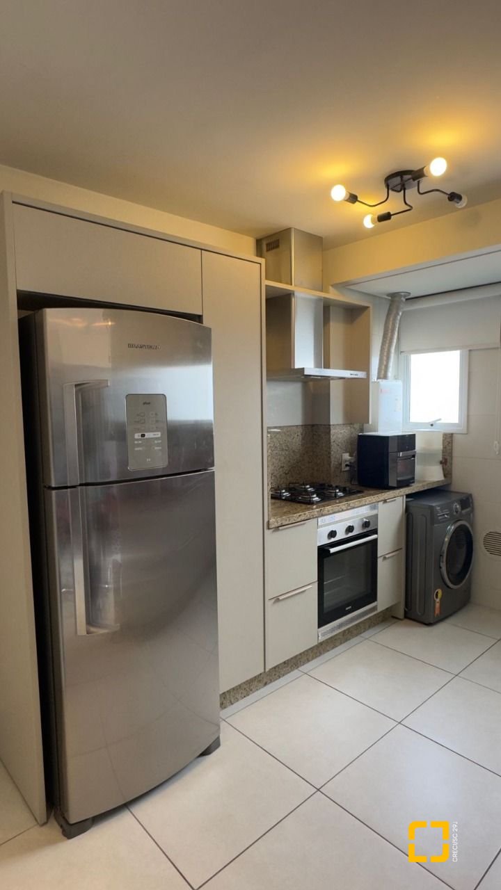 Apartamento com 68m², 3 quartos (sendo 1 suíte), 2 garagens, no bairro Centro em Florianópolis