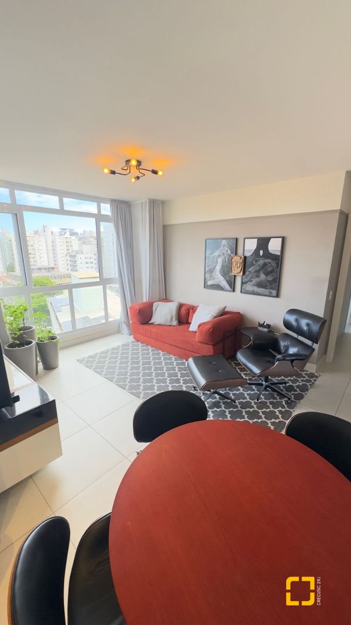 Apartamento com 68m², 3 quartos (sendo 1 suíte), 2 garagens, no bairro Centro em Florianópolis