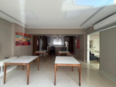 Apartamento com 68m², 3 quartos (sendo 1 suíte), 2 garagens, no bairro Centro em Florianópolis