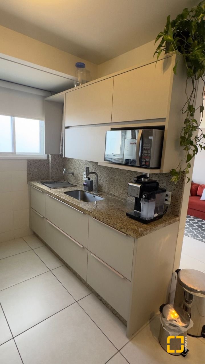 Apartamento com 68m², 3 quartos (sendo 1 suíte), 2 garagens, no bairro Centro em Florianópolis