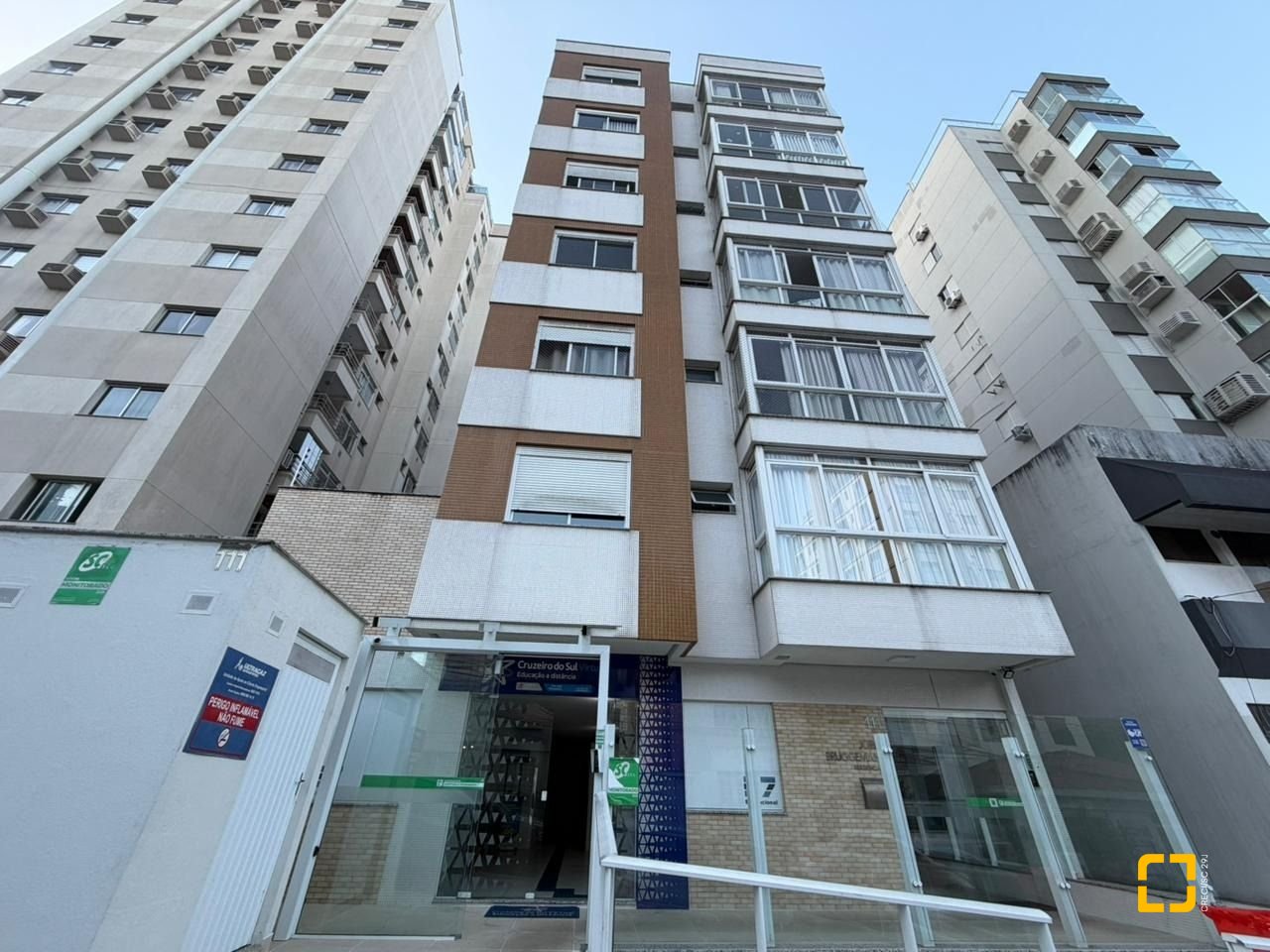 Apartamento com 68m², 3 quartos (sendo 1 suíte), 2 garagens, no bairro Centro em Florianópolis