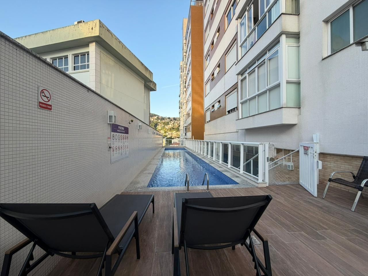 Apartamento com 68m², 3 quartos (sendo 1 suíte), 2 garagens, no bairro Centro em Florianópolis