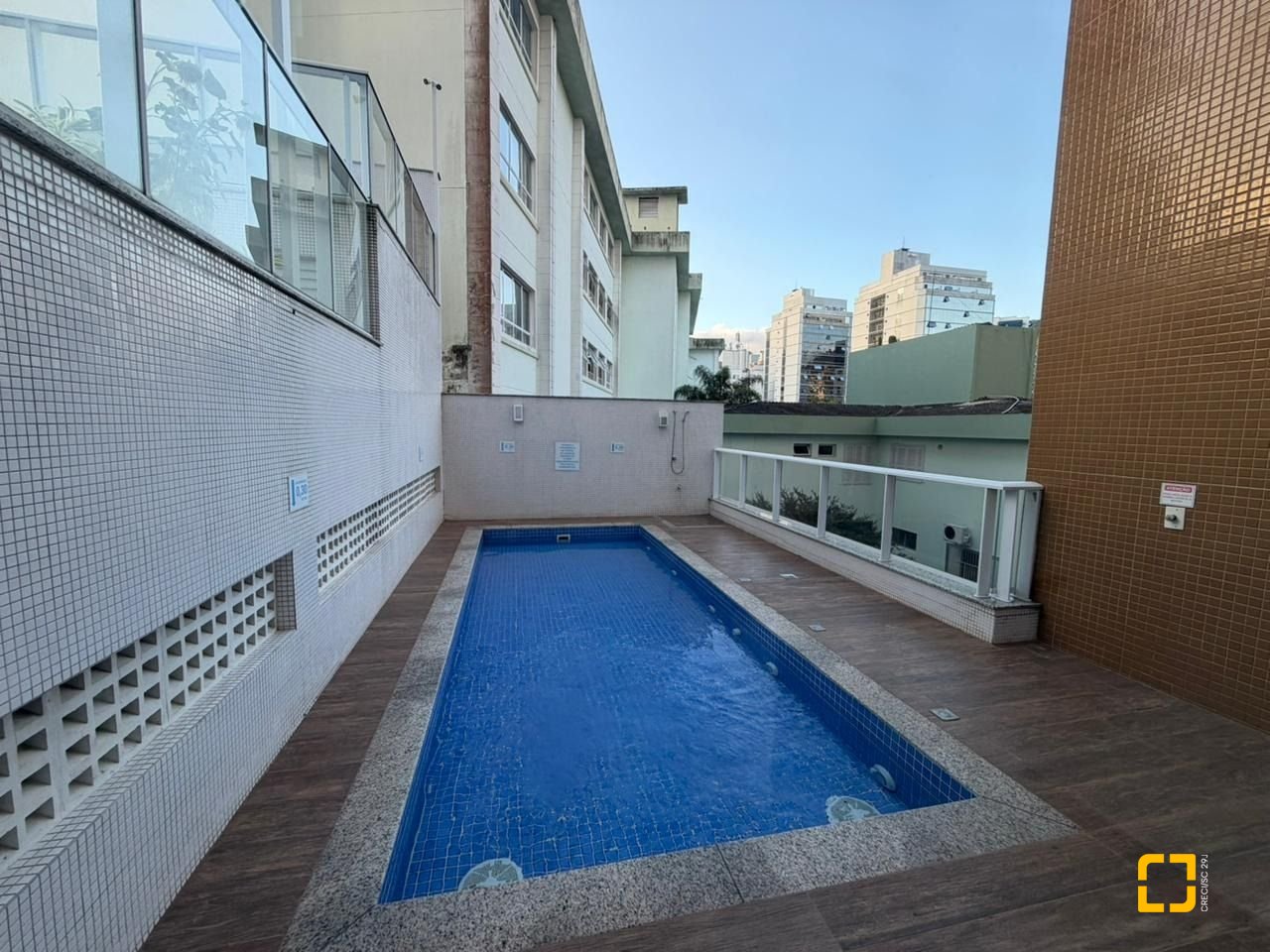 Apartamento com 68m², 3 quartos (sendo 1 suíte), 2 garagens, no bairro Centro em Florianópolis