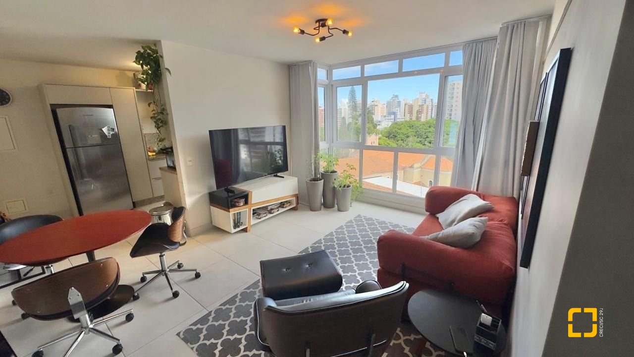 Apartamento com 68m², 3 quartos (sendo 1 suíte), 2 garagens, no bairro Centro em Florianópolis