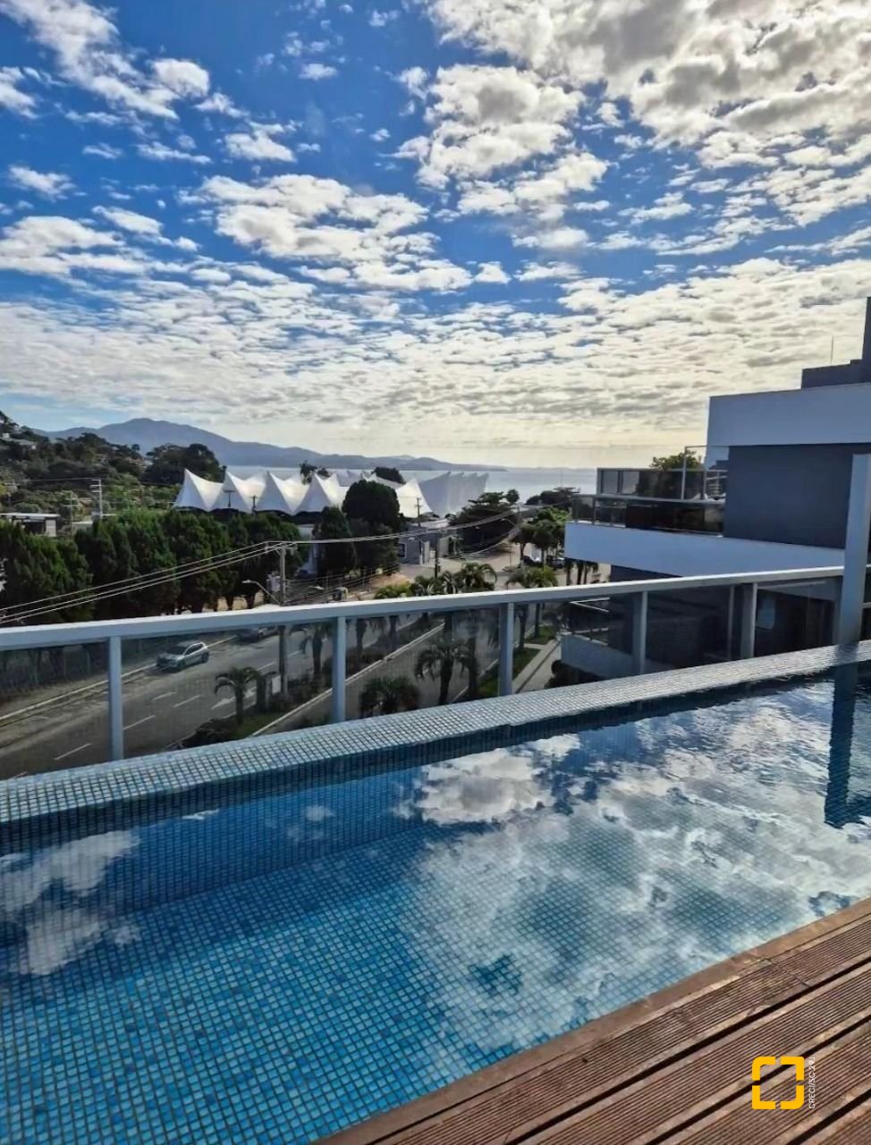 Cobertura com 297m², 3 quartos (sendo 3 suítes), 2 garagens, no bairro Jurerê Internacional em Florianópolis