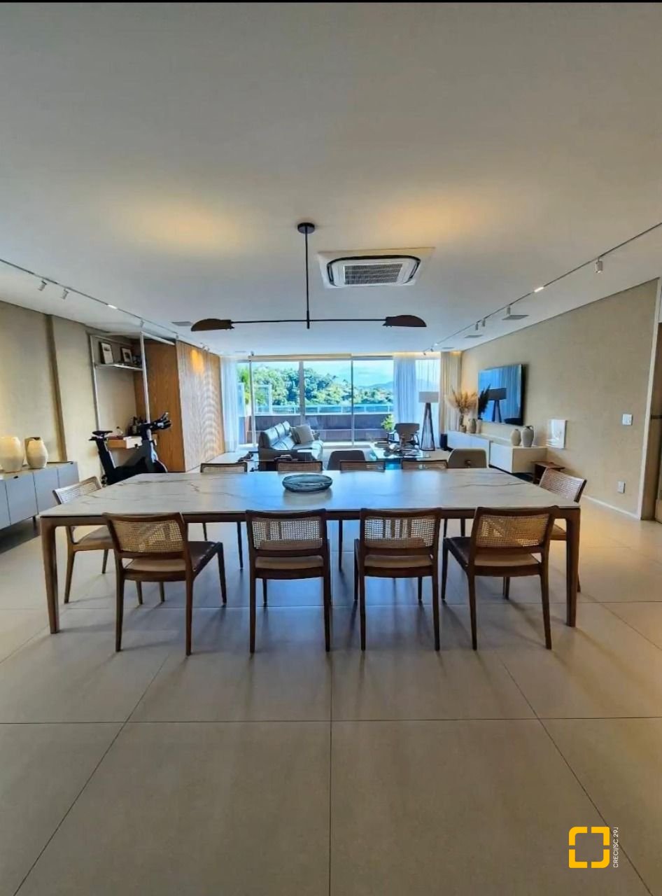 Cobertura com 297m², 3 quartos (sendo 3 suítes), 2 garagens, no bairro Jurerê Internacional em Florianópolis