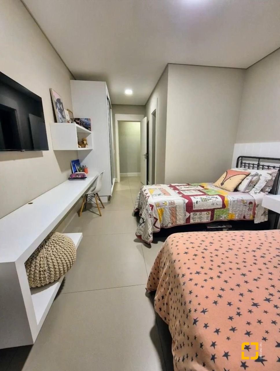 Cobertura com 297m², 3 quartos (sendo 3 suítes), 2 garagens, no bairro Jurerê Internacional em Florianópolis