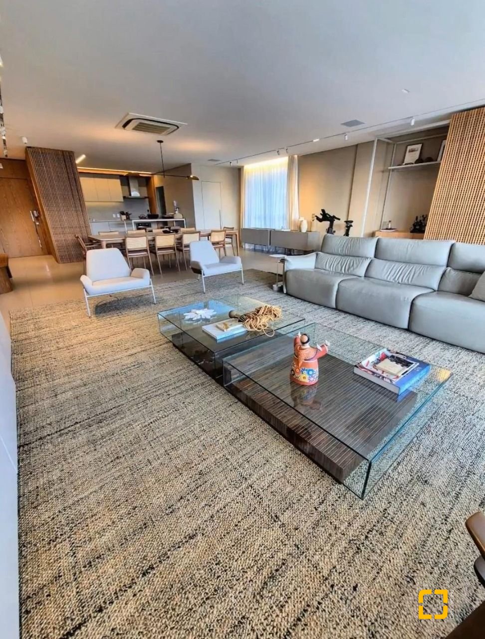 Cobertura com 297m², 3 quartos (sendo 3 suítes), 2 garagens, no bairro Jurerê Internacional em Florianópolis