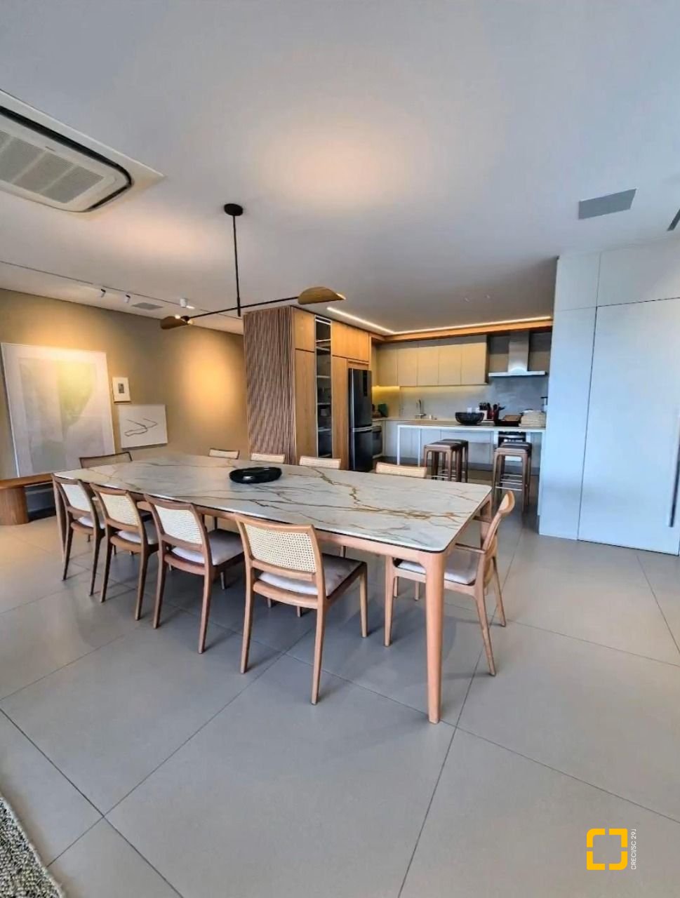 Cobertura com 297m², 3 quartos (sendo 3 suítes), 2 garagens, no bairro Jurerê Internacional em Florianópolis