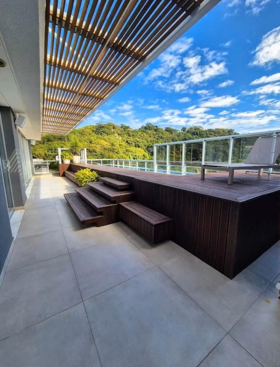 Cobertura com 297m², 3 quartos (sendo 3 suítes), 2 garagens, no bairro Jurerê Internacional em Florianópolis