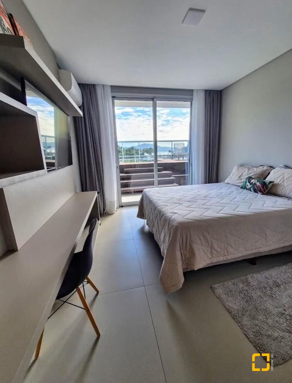Cobertura com 297m², 3 quartos (sendo 3 suítes), 2 garagens, no bairro Jurerê Internacional em Florianópolis