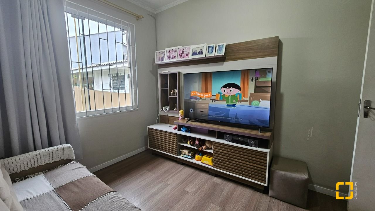 Casa com 262m², 4 quartos (sendo 1 suíte), 2 garagens, no bairro Ipiranga em São José
