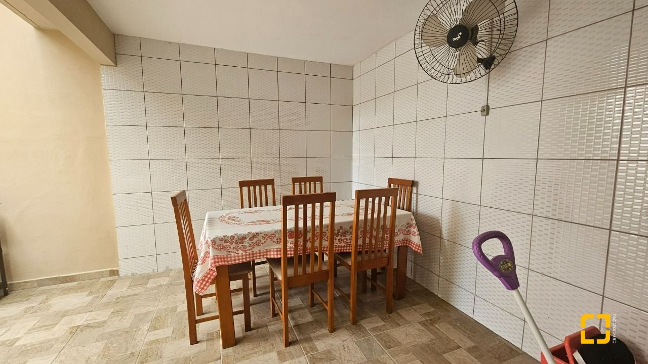Casa com 262m², 4 quartos (sendo 1 suíte), 2 garagens, no bairro Ipiranga em São José