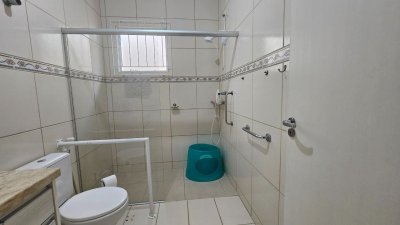 Casa com 262m², 4 quartos (sendo 1 suíte), 2 garagens, no bairro Ipiranga em São José
