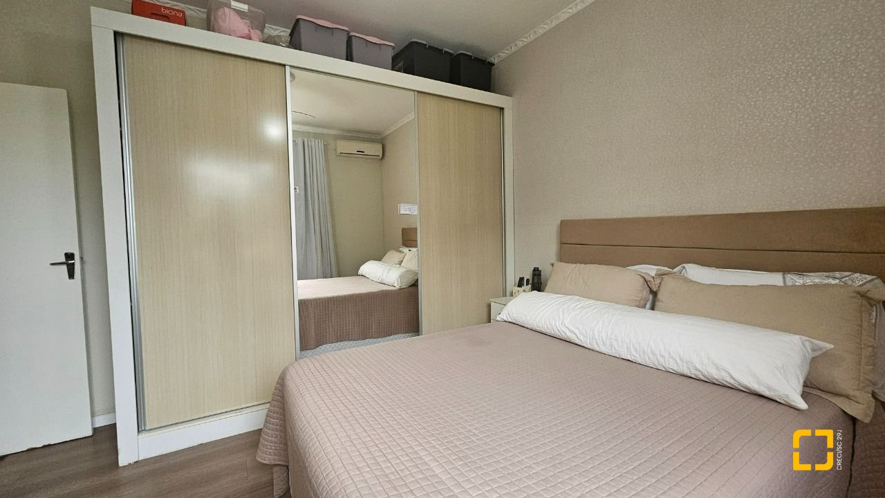 Casa com 262m², 4 quartos (sendo 1 suíte), 2 garagens, no bairro Ipiranga em São José