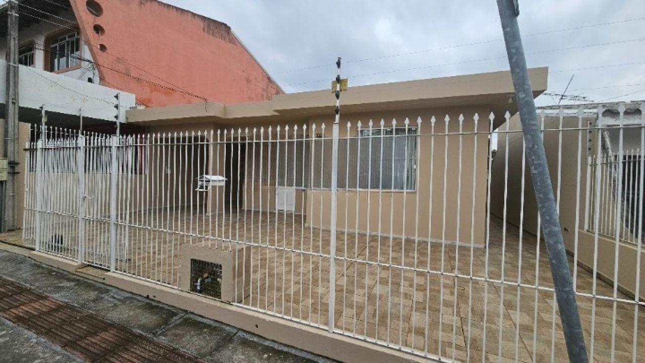 Casa com 262m², 4 quartos (sendo 1 suíte), 2 garagens, no bairro Ipiranga em São José