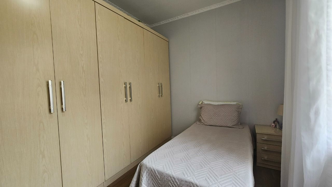Casa com 262m², 4 quartos (sendo 1 suíte), 2 garagens, no bairro Ipiranga em São José