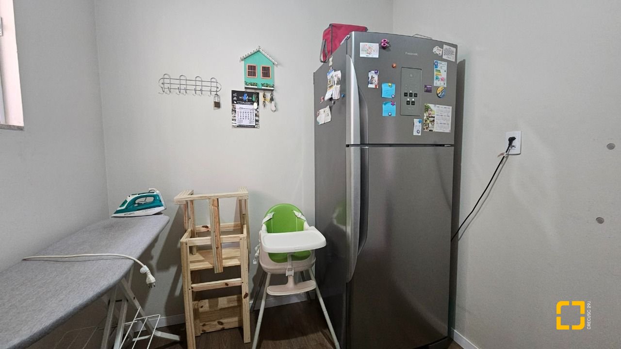 Casa com 262m², 4 quartos (sendo 1 suíte), 2 garagens, no bairro Ipiranga em São José